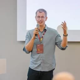 Prof. Dr. Bastian Halecker